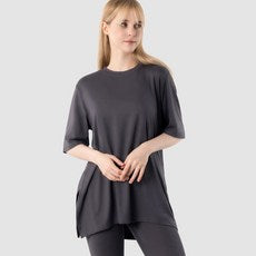 เสื้อยืดแขนสั้นผ่าข้างทรงโอเวอร์ไซส์สำหรับผู้หญิง Armedes รุ่น AR-239 ทำจากผ้าพีชทัช