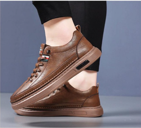 รองเท้าผ้าใบแคชชวลสำหรับผู้ชาย Ronew รุ่น Brilliant Cowhide