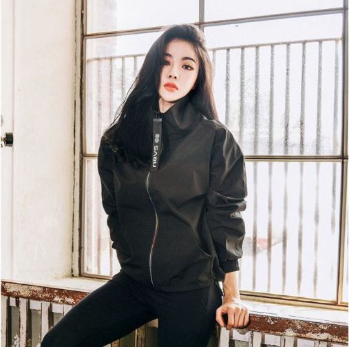 ชุดวอร์มแบบซิปหน้าสำหรับผู้หญิง Jang Sa-bu รุ่นพรีเมียม ประกอบด้วยเสื้อและกางเกง
