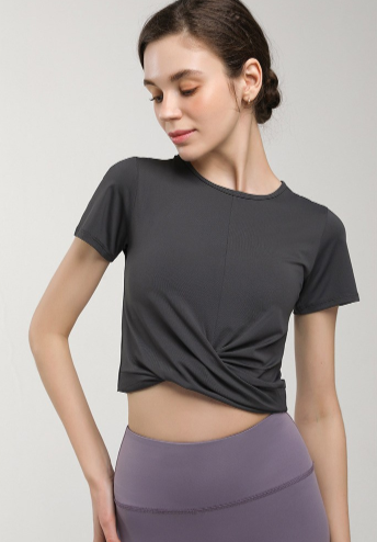 เสื้อยืดแขนสั้นทรงครอปแบบจับจีบสำหรับผู้หญิงจาก Fianist