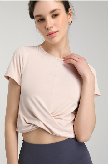 เสื้อยืดแขนสั้นทรงครอปแบบจับจีบสำหรับผู้หญิงจาก Fianist