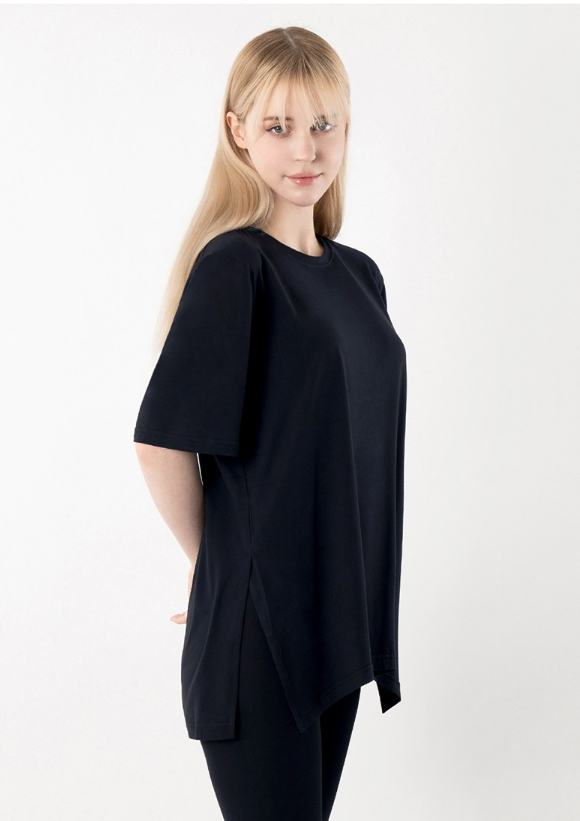 เสื้อยืดแขนสั้นผ่าข้างทรงโอเวอร์ไซส์สำหรับผู้หญิง Armedes รุ่น AR-239 ทำจากผ้าพีชทัช