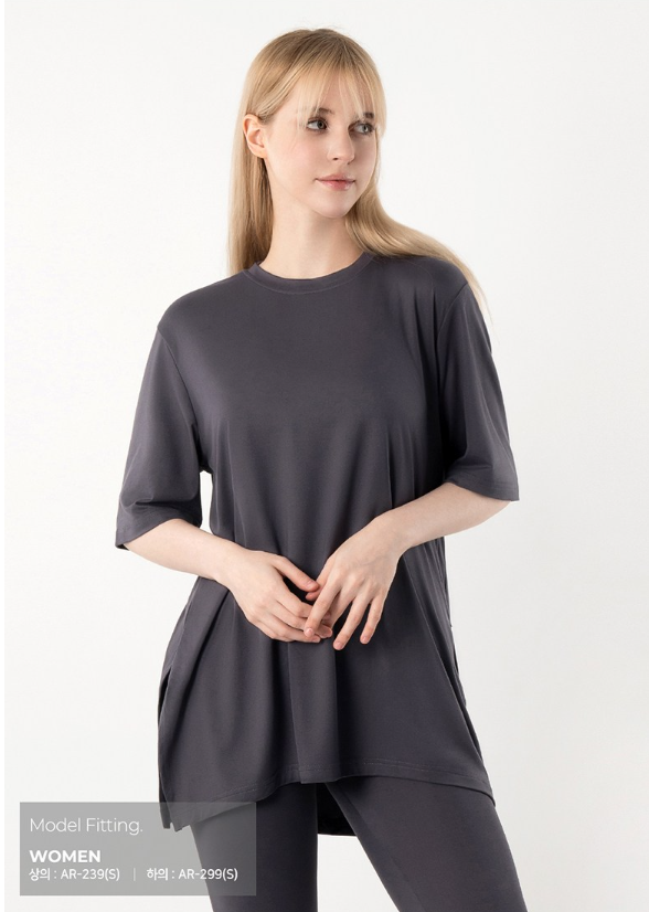 เสื้อยืดแขนสั้นผ่าข้างทรงโอเวอร์ไซส์สำหรับผู้หญิง Armedes รุ่น AR-239 ทำจากผ้าพีชทัช