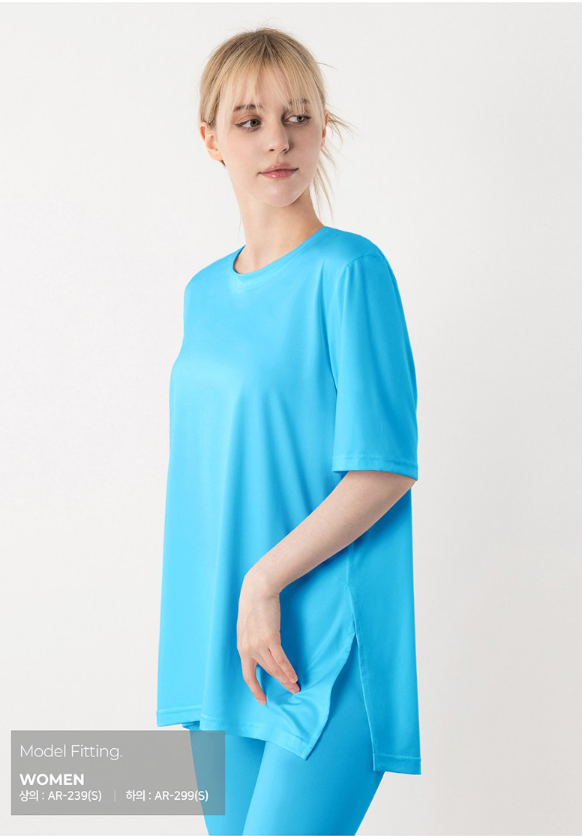 เสื้อยืดแขนสั้นผ่าข้างทรงโอเวอร์ไซส์สำหรับผู้หญิง Armedes รุ่น AR-239 ทำจากผ้าพีชทัช
