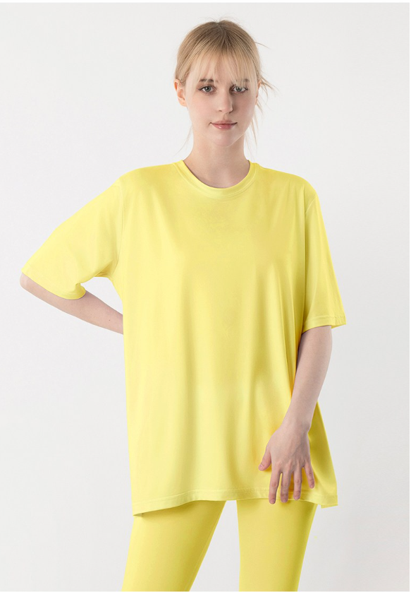 เสื้อยืดแขนสั้นผ่าข้างทรงโอเวอร์ไซส์สำหรับผู้หญิง Armedes รุ่น AR-239 ทำจากผ้าพีชทัช