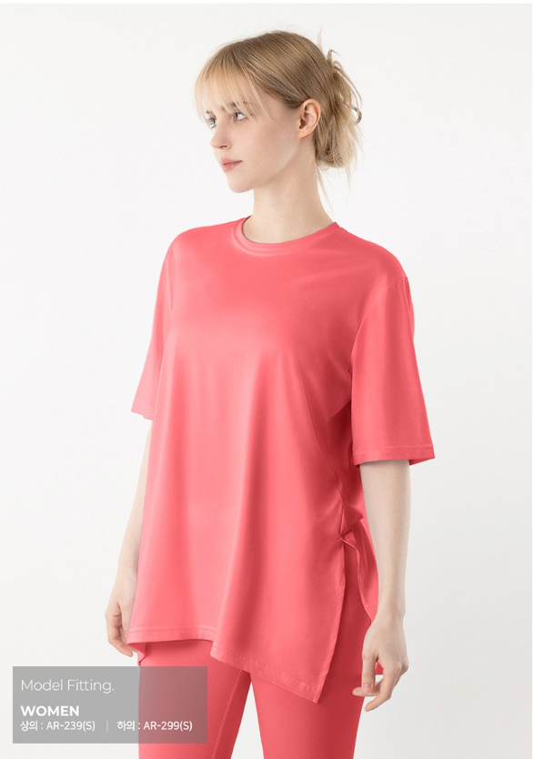 เสื้อยืดแขนสั้นผ่าข้างทรงโอเวอร์ไซส์สำหรับผู้หญิง Armedes รุ่น AR-239 ทำจากผ้าพีชทัช