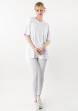เสื้อยืดแขนสั้นผ่าข้างทรงโอเวอร์ไซส์สำหรับผู้หญิง Armedes รุ่น AR-239 ทำจากผ้าพีชทัช