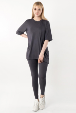 เสื้อยืดแขนสั้นผ่าข้างทรงโอเวอร์ไซส์สำหรับผู้หญิง Armedes รุ่น AR-239 ทำจากผ้าพีชทัช