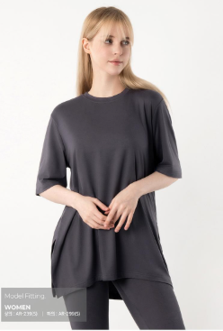 เสื้อยืดแขนสั้นผ่าข้างทรงโอเวอร์ไซส์สำหรับผู้หญิง Armedes รุ่น AR-239 ทำจากผ้าพีชทัช