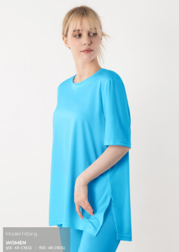 เสื้อยืดแขนสั้นผ่าข้างทรงโอเวอร์ไซส์สำหรับผู้หญิง Armedes รุ่น AR-239 ทำจากผ้าพีชทัช