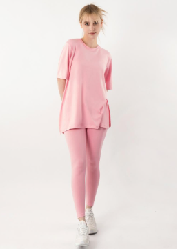 เสื้อยืดแขนสั้นผ่าข้างทรงโอเวอร์ไซส์สำหรับผู้หญิง Armedes รุ่น AR-239 ทำจากผ้าพีชทัช