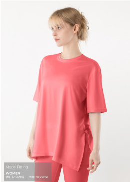 เสื้อยืดแขนสั้นผ่าข้างทรงโอเวอร์ไซส์สำหรับผู้หญิง Armedes รุ่น AR-239 ทำจากผ้าพีชทัช